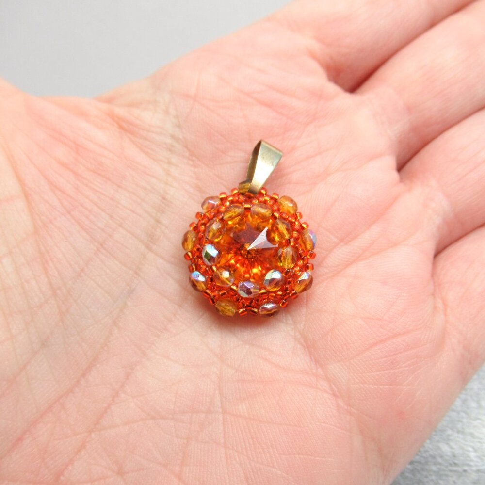Hand Woven Rivoli pendant - Picture 10 of 12
